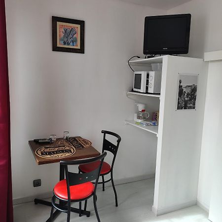 Gite Pour 6 Ou Chambre Pour 2 A Formigny Exterior foto