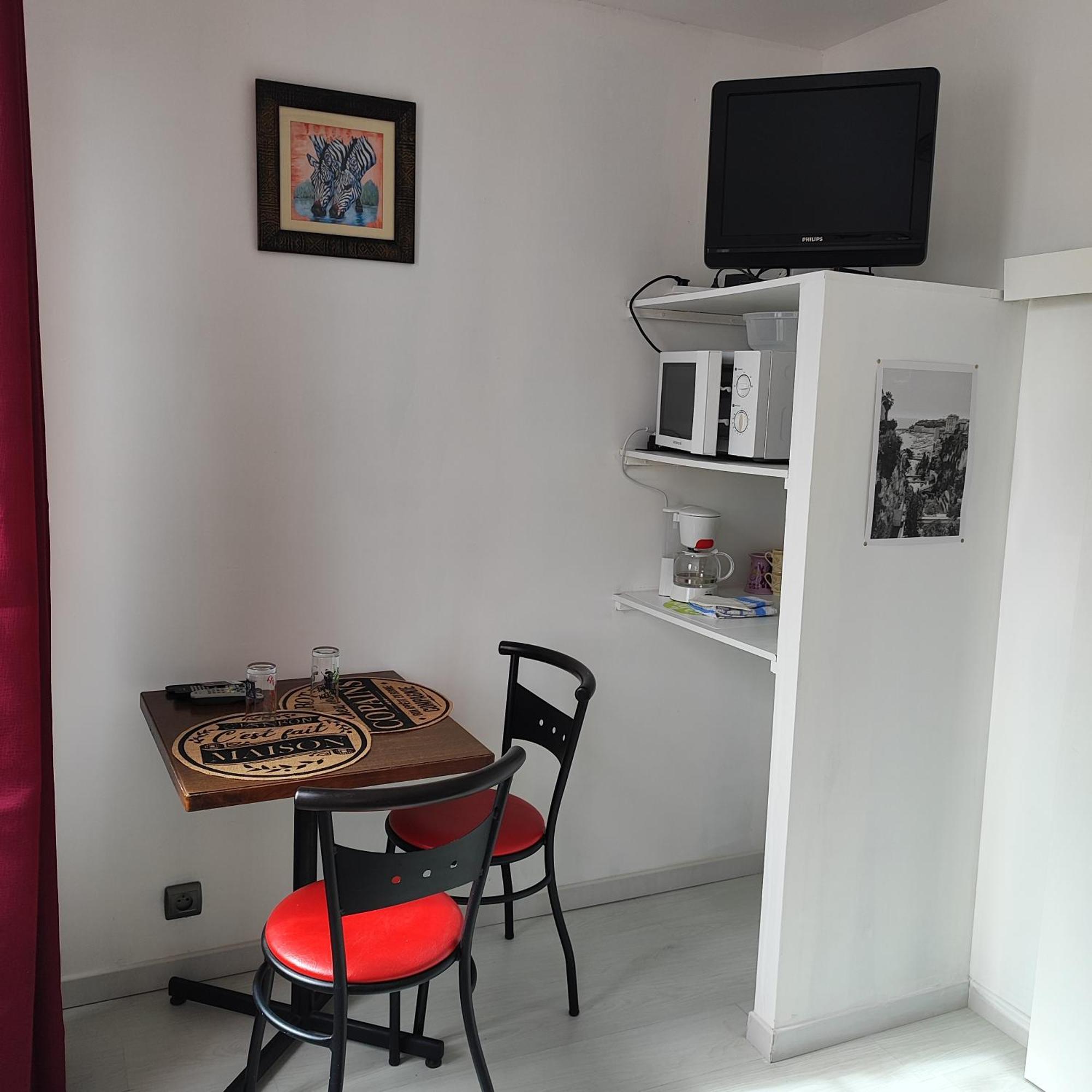 Gite Pour 6 Ou Chambre Pour 2 A Formigny Exterior foto