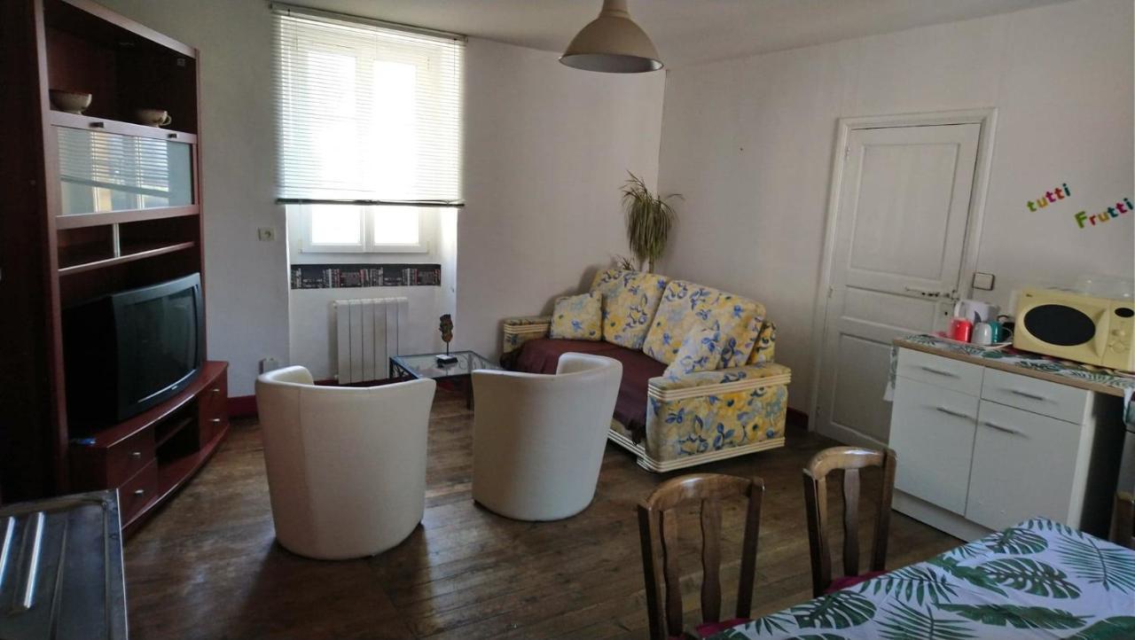 Gite Pour 6 Ou Chambre Pour 2 A Formigny Exterior foto